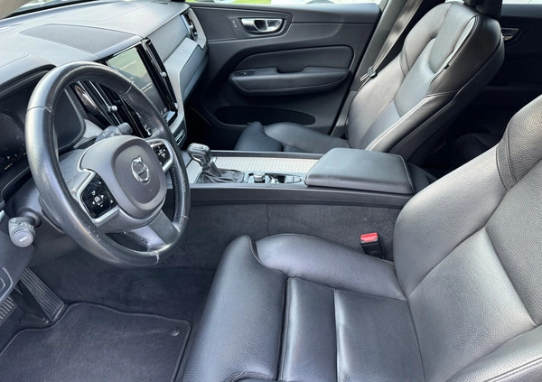 Volvo XC 60 cena 119000 przebieg: 241670, rok produkcji 2018 z Warszawa małe 191